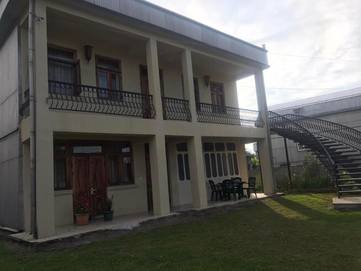 Luka Family Guest House Batoemi Buitenkant foto