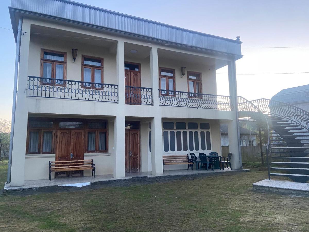 Luka Family Guest House Batoemi Buitenkant foto
