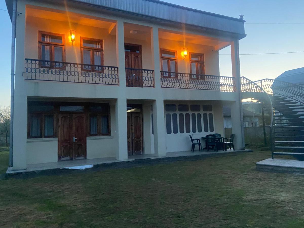 Luka Family Guest House Batoemi Buitenkant foto