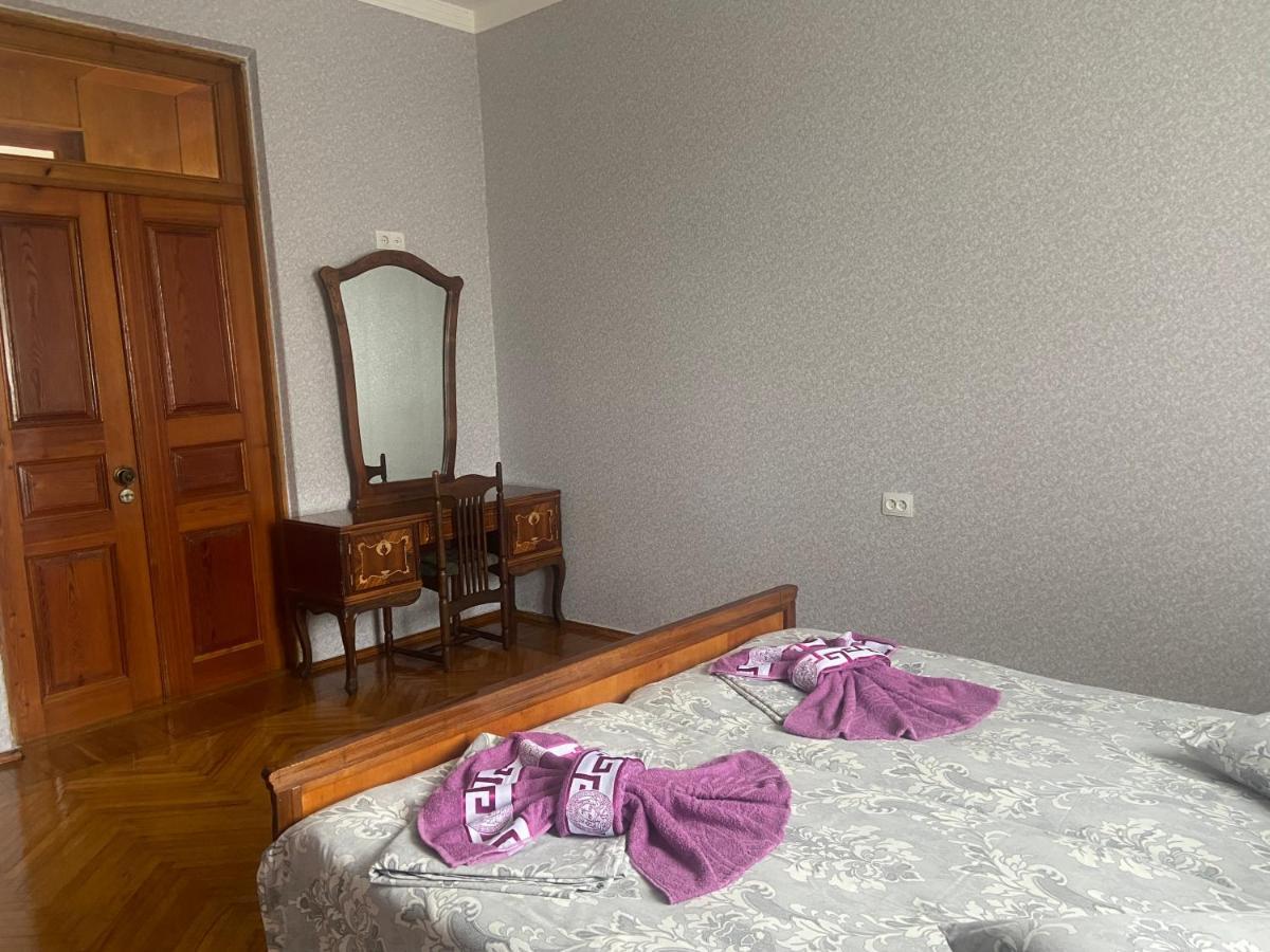 Luka Family Guest House Batoemi Buitenkant foto