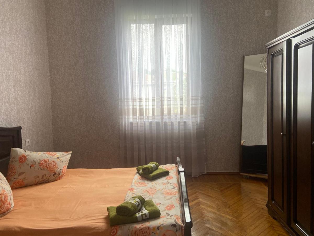 Luka Family Guest House Batoemi Buitenkant foto