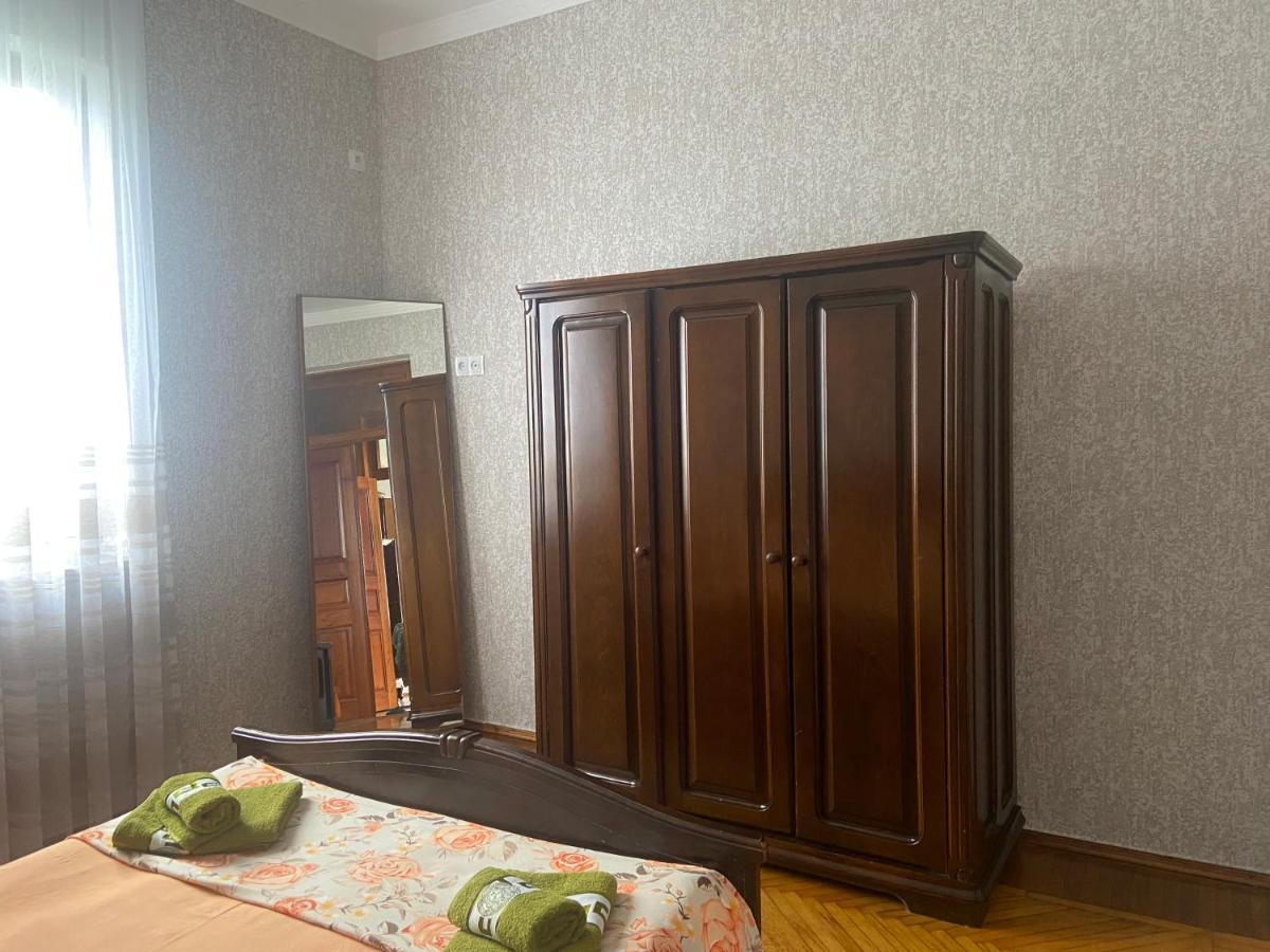 Luka Family Guest House Batoemi Buitenkant foto